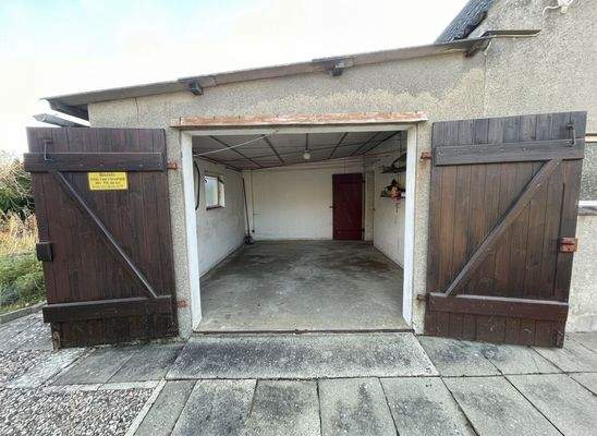 Garage im Nebengebäude