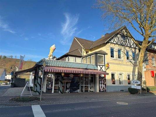 Café mit Wohnhaus