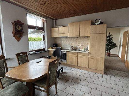 Küche mit Einbauküche