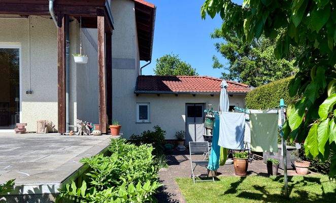 Garagenzugang vom Garten