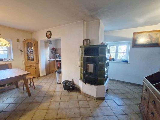 rustikale Küche mit Kachelofen EG