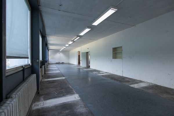 Große Arbeits-/Lagerfläche (nordseite) - EG