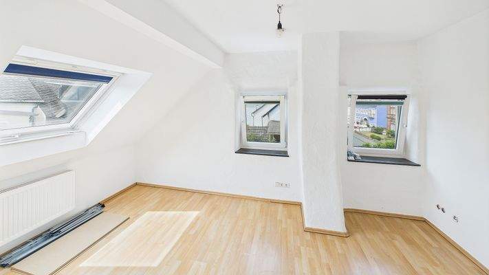 CAM01984G0-PR0499-STILL001