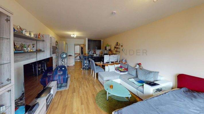 Wohnzimmer mit Blick auf die Küche