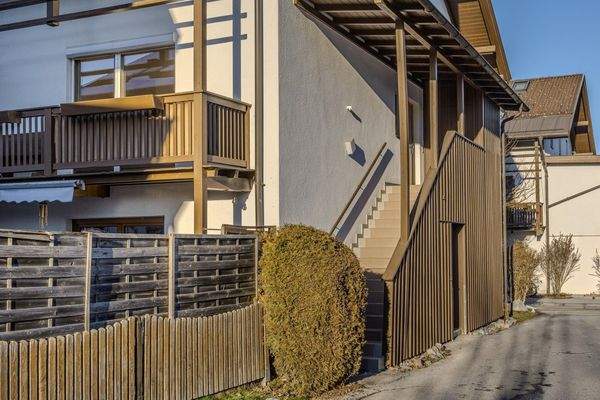 Außentreppe zur Maisonettewohnung