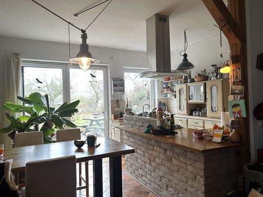 Die Küche und Sitzecke