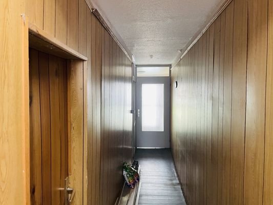 Flur in den Hof