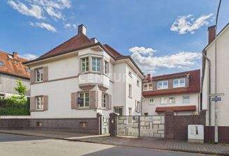 Zwei Wohnhäuser