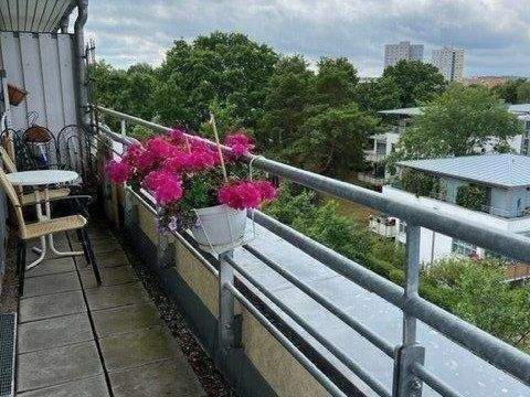 länglicher Teil Terrasse.jpg