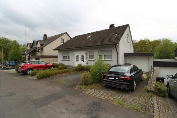 Frontansicht mit Garage