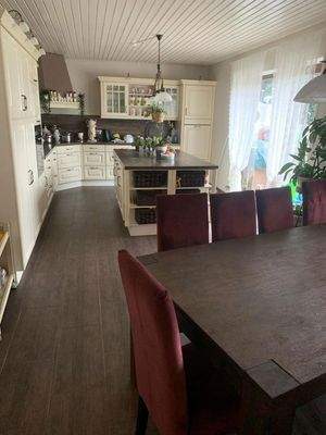 Küche und Essbereich