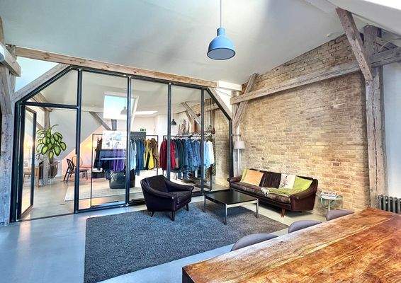 Meeting-Room/ Chill-Area