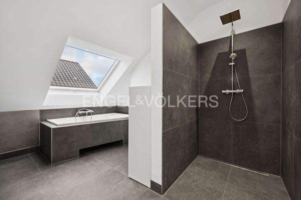 Vollbad im Dachgeschoss