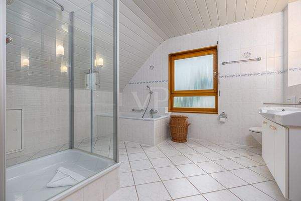 großzügiges Vollbad