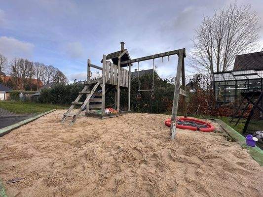 Eigener Spielplatz auf dem Grundstück