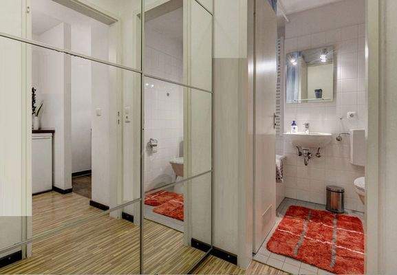 Ankleide mit Schrank