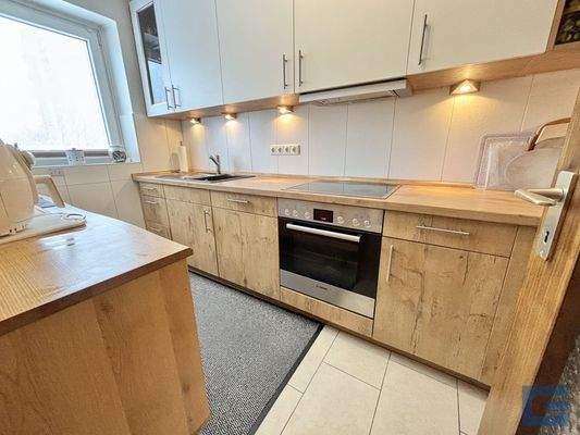 Küche mit Einbauküche