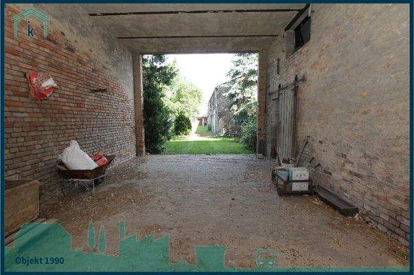 1990 Durchfahrt der Scheune.jpg