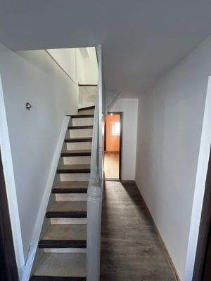 Treppe ins 1. OG