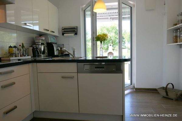 Küche mit Einbaugeräten