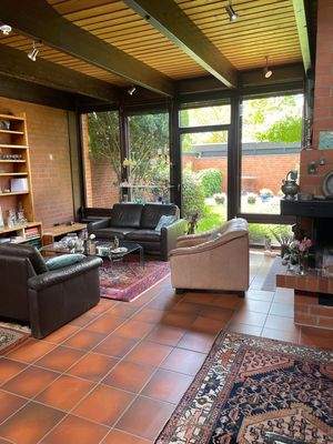 Wohnzimmer mit Blick in den Süd Garten