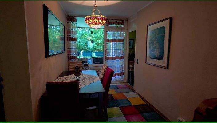 Essdiele Ausgang Loggia/Wald