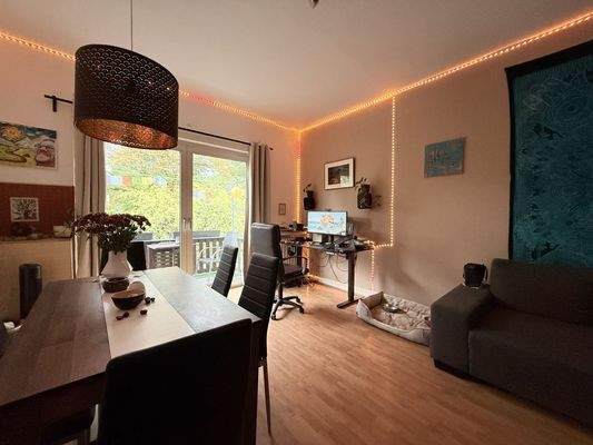 Wohnzimmer (1. OG Rechts)