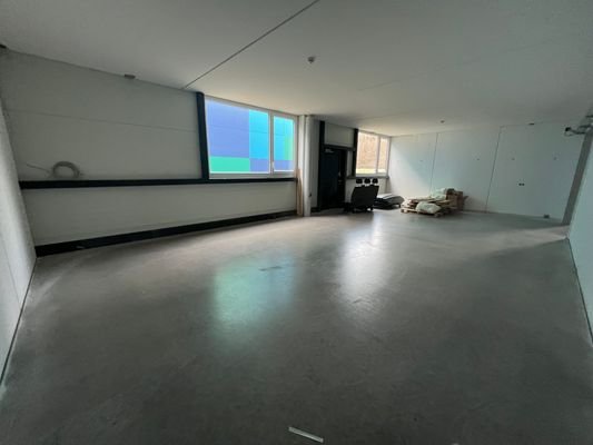 Ausstellung/Lager/Büro