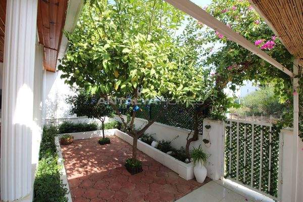 Furnished Villa with Garden near the Beach in Kadriye Antalya