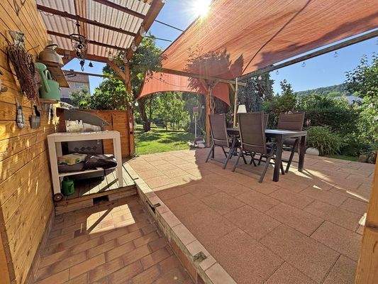 überdachte Terrasse ...