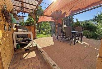 überdachte Terrasse ...