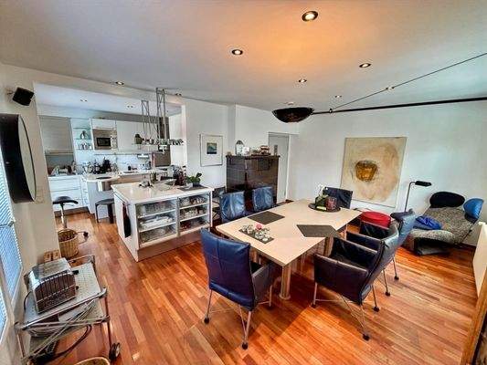 Offene Küche mit Essbereich