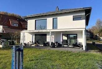 Gartenansicht mit Terrasse