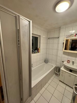 Blick ins Badezimmer.