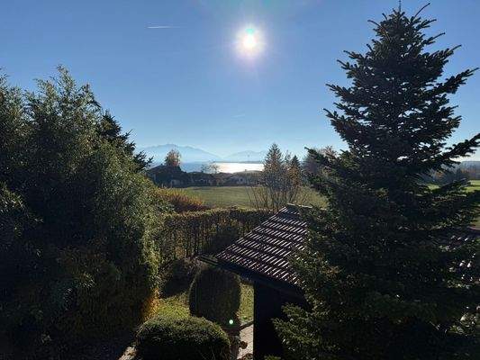 Blick auf See und Berge