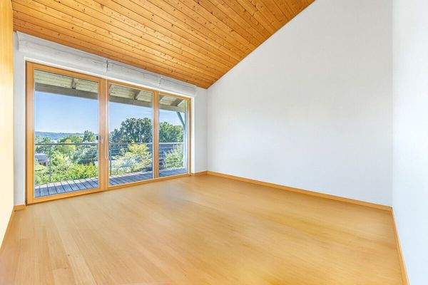 Lichtdurchfluteter Schlafbereich