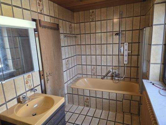 Tageslicht-Bad im Obergeschoss