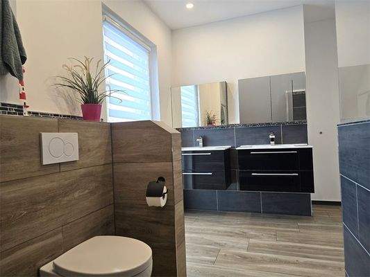 Badezimmer DG Blick von der Wa