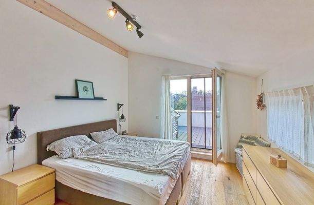 Schlafen - mit Tür zum Dachbalkon