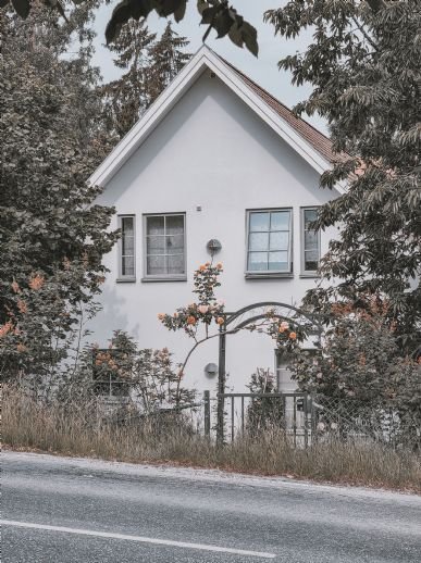 *Freistehendes Einfamilienhaus mit Außenpool & Gartenblockhaus in Niederwarnsbach