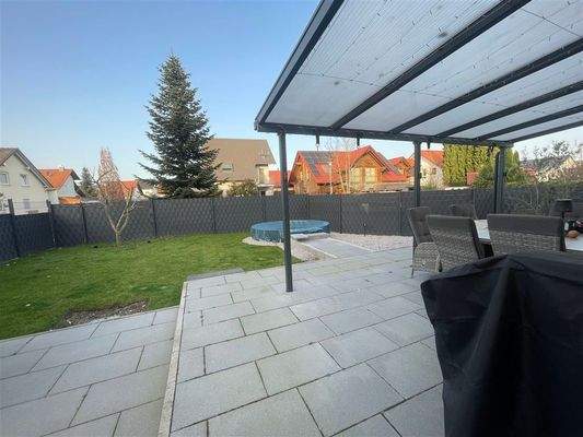 EG: Terrasse & Garten