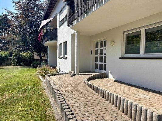 Privater Hauseingang zum EG