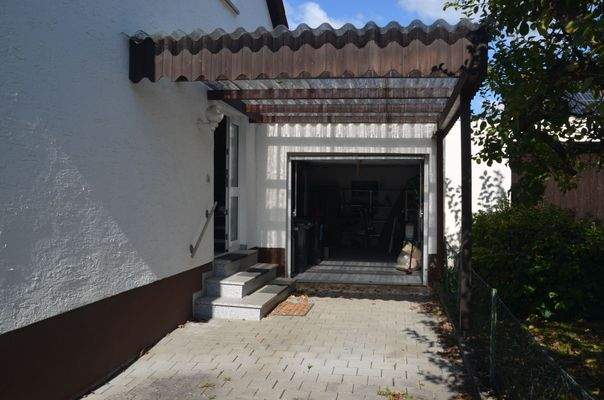 Garage und Hauseingang