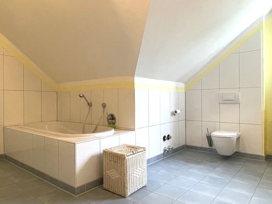 Badezimmer im Dachgeschoss
