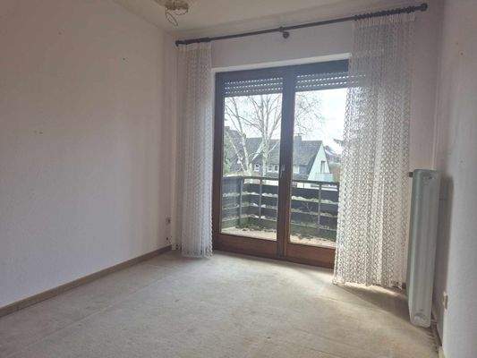 Kinderzimmer / Büro mit Balkon