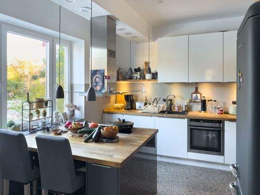 7. Die Einbauküche mit Tresen.jpg