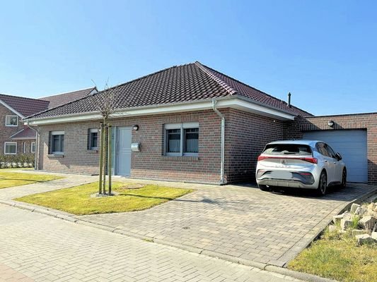 leicht erhöht gelegenes Wohnhaus