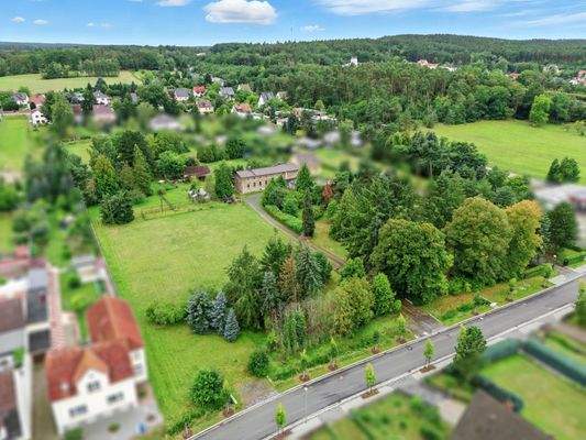 Blick zur Grundstückseinfahrt
