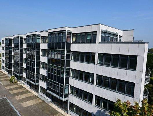 hintere Fassade / Parkplätze