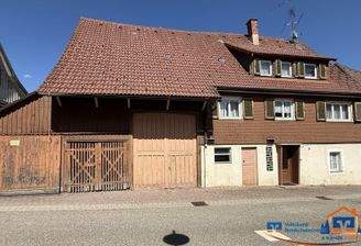 Großzügiges Wohnhaus- und Ökonomiegebäude